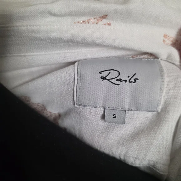 LAST CHANCE Rails Leopard Linen Button Down - Picture 4 of 5